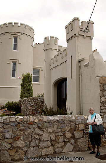 castle house screen