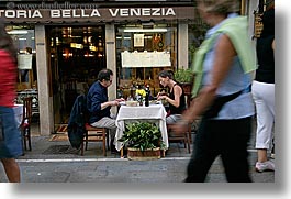 couples, diners, europe, horizontal, italy, outdoors, people, venecia, venezia, venice, photograph