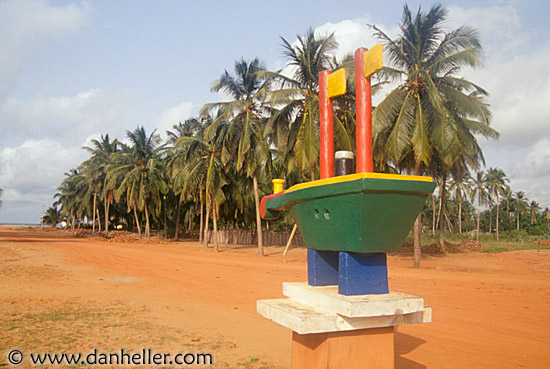 slave-port-monument-c.jpg