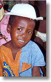 images/Africa/BurkinaFaso/People/funny-hat.jpg