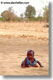 images/Africa/BurkinaFaso/People/sittin-baby.jpg