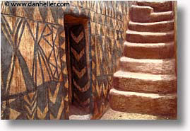 images/Africa/BurkinaFaso/Tiebele/gurunsi-stairs-a.jpg
