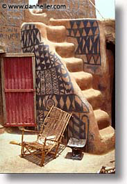 images/Africa/BurkinaFaso/Tiebele/gurunsi-stairs-b.jpg