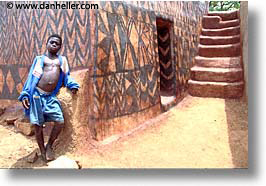 images/Africa/BurkinaFaso/Tiebele/kid-n-steps.jpg