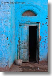 images/Africa/Egypt/AlKab/Village/blue-door-n-pot-01.jpg