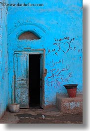 images/Africa/Egypt/AlKab/Village/blue-door-n-pot-02.jpg