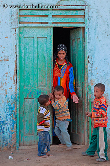 children-w-woman-in-doorway-02.jpg