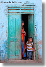 images/Africa/Egypt/AlKab/Village/children-w-woman-in-doorway-03.jpg