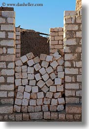 images/Africa/Egypt/AlKab/Village/oddly-stacked-bricks-02.jpg