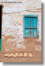 images/Africa/Egypt/AlKab/Village/pita-bread-by-window.jpg