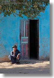 images/Africa/Egypt/AlKab/Village/squatting-man-n-blue-bldg-01.jpg