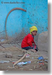 images/Africa/Egypt/AlKab/Village/toddler-boy-by-blue-wall-01.jpg