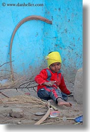 images/Africa/Egypt/AlKab/Village/toddler-boy-by-blue-wall-02.jpg