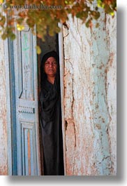 images/Africa/Egypt/AlKab/Village/woman-in-doorway-07.jpg