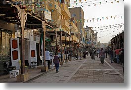 images/Africa/Egypt/Aswan/Misc/women-n-market-shops-03.jpg