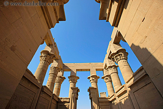 pillars-upview-03.jpg