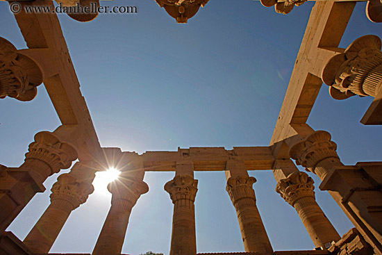 pillars-upview-05.jpg