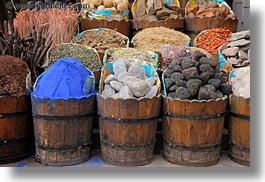 images/Africa/Egypt/Aswan/Spices/spices-in-barrels-02.jpg