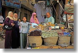 images/Africa/Egypt/Aswan/Spices/women-buying-spices-03.jpg
