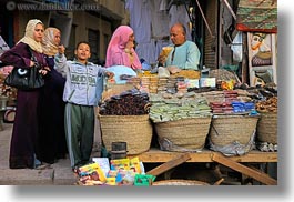 images/Africa/Egypt/Aswan/Spices/women-buying-spices-04.jpg