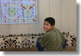 images/Africa/Egypt/Cairo/CarpetShop/boy-weaving-carpet-02.jpg