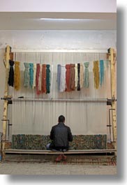 images/Africa/Egypt/Cairo/CarpetShop/boy-weaving-carpet-04.jpg