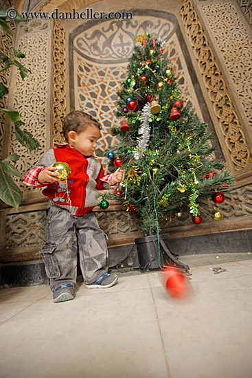 baby-n-xmas-tree-03.jpg