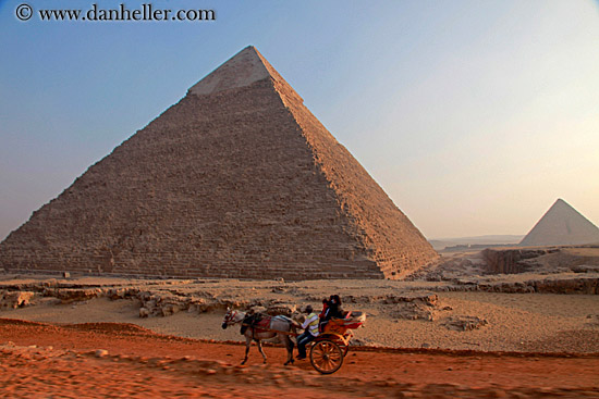 horse-n-carriage-n-pyramid-03.jpg