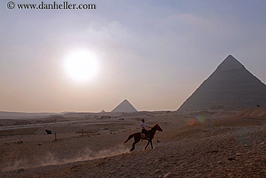 horse-n-pyramids-01.jpg