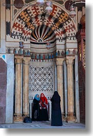 images/Africa/Egypt/Cairo/Mosques/KalawounMosque/girls-taking-photos.jpg