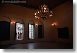 images/Africa/Egypt/Cairo/OldTown/ballroom-chandelier.jpg