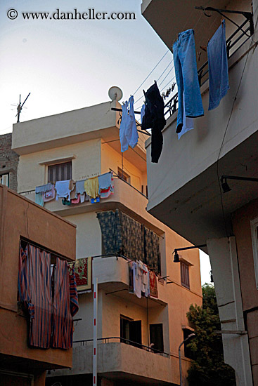 hanging-laundry-02.jpg