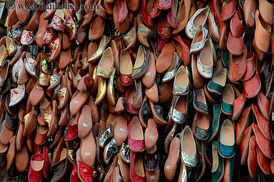 hanging-shoes-02.jpg