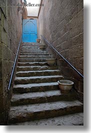 images/Africa/Egypt/Cairo/OldTown/pots-on-stairs-02.jpg
