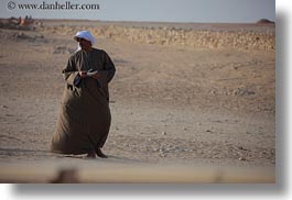 images/Africa/Egypt/Cairo/People/arab-man-in-desert.jpg