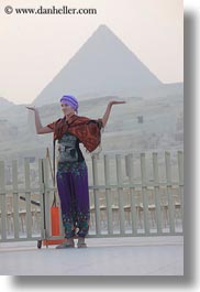 images/Africa/Egypt/Cairo/People/lamp-n-pyramid-n-girl-04.jpg