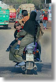 images/Africa/Egypt/Cairo/People/motorcyce-n-family-03.jpg
