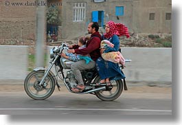 images/Africa/Egypt/Cairo/People/motorcyce-n-family-05.jpg
