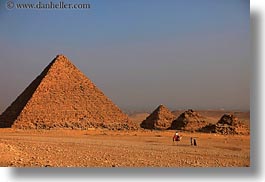 images/Africa/Egypt/Cairo/Pyramids/pyramids-n-camels-01.jpg