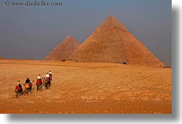 images/Africa/Egypt/Cairo/Pyramids/pyramids-n-camels-03.jpg