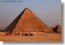 images/Africa/Egypt/Cairo/Pyramids/pyramids-n-camels-04.jpg