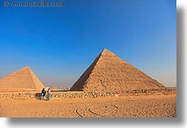 images/Africa/Egypt/Cairo/Pyramids/pyramids-n-people-01.jpg