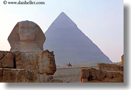images/Africa/Egypt/Cairo/Sphinx/sphinx-n-pyramid-01.jpg