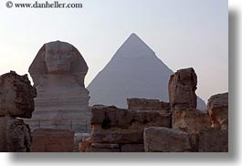 images/Africa/Egypt/Cairo/Sphinx/sphinx-n-pyramid-02.jpg