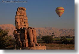 images/Africa/Egypt/ColossiOfMemnon/seated-statue-n-balloons-05.jpg