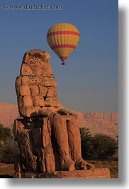 images/Africa/Egypt/ColossiOfMemnon/seated-statue-n-balloons-08.jpg