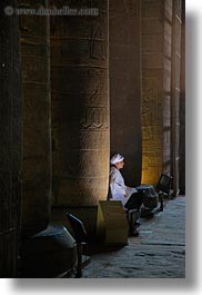 images/Africa/Egypt/Edfu/arab-man-n-temple-04.jpg