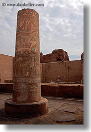 images/Africa/Egypt/KomOmboTemple/egyptian-columns-04.jpg
