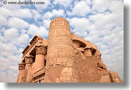 images/Africa/Egypt/KomOmboTemple/egyptian-columns-07.jpg