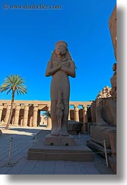 images/Africa/Egypt/Luxor/KarnakTemple/pillars-n-statue-02.jpg